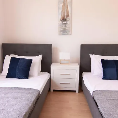 Phaedrus Living: Beachfront Merenda Kato Yialia