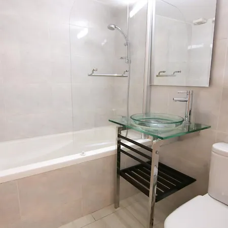 Phaedrus Living: Beachfront Merenda Villa *